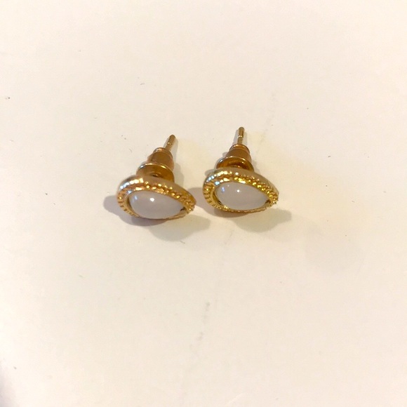 Brandy Melville Jewelry - 5/$10 Pearlescent Gold Stud Earrings ⚪️